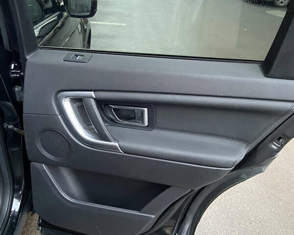Черный Ленд Ровер Discovery Sport, объемом двигателя 2 л и пробегом 200 тыс. км за 16850 $, фото 14 на Automoto.ua