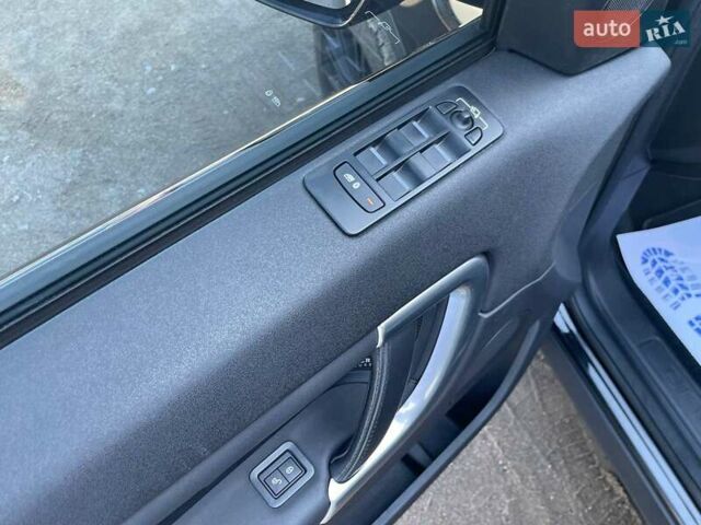 Черный Ленд Ровер Discovery Sport, объемом двигателя 2 л и пробегом 211 тыс. км за 21500 $, фото 8 на Automoto.ua