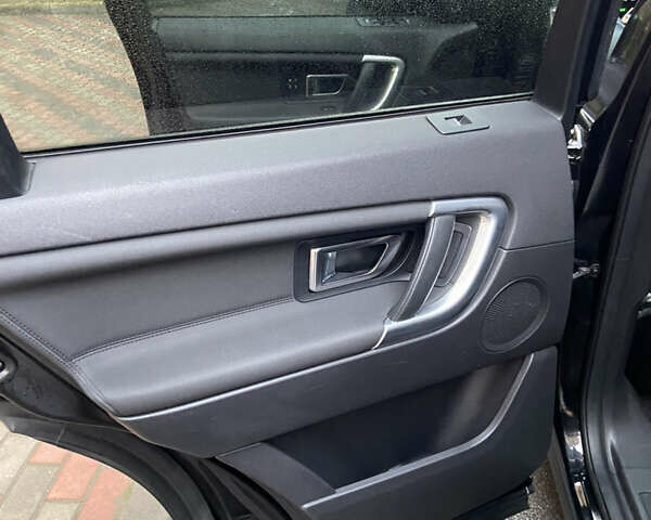 Черный Ленд Ровер Discovery Sport, объемом двигателя 2 л и пробегом 200 тыс. км за 16850 $, фото 16 на Automoto.ua