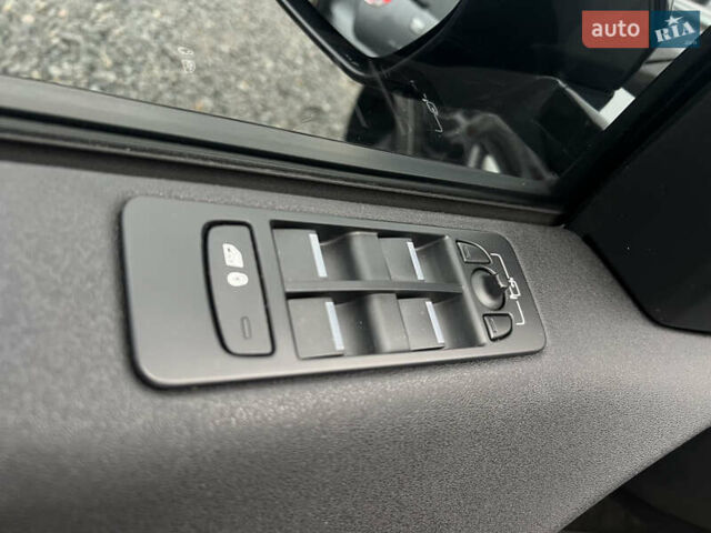 Черный Ленд Ровер Discovery Sport, объемом двигателя 2 л и пробегом 211 тыс. км за 21800 $, фото 15 на Automoto.ua
