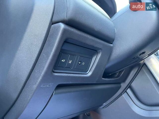 Черный Ленд Ровер Discovery Sport, объемом двигателя 2 л и пробегом 211 тыс. км за 21500 $, фото 10 на Automoto.ua