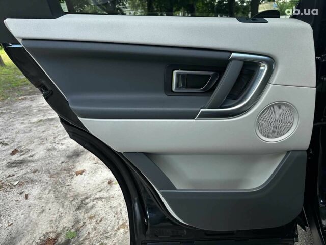 Чорний Ленд Ровер Discovery Sport, об'ємом двигуна 2 л та пробігом 112 тис. км за 19490 $, фото 20 на Automoto.ua