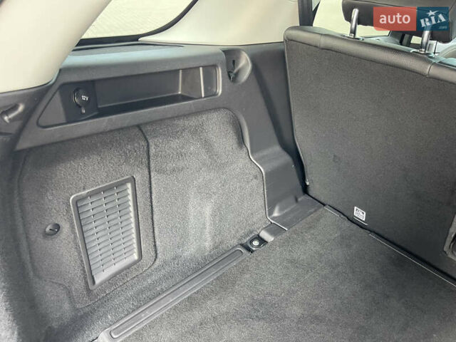 Черный Ленд Ровер Discovery Sport, объемом двигателя 2 л и пробегом 107 тыс. км за 22500 $, фото 39 на Automoto.ua