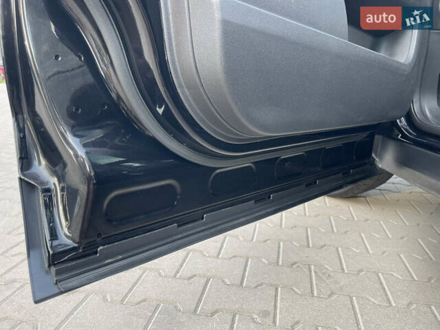 Черный Ленд Ровер Discovery Sport, объемом двигателя 2 л и пробегом 107 тыс. км за 22500 $, фото 18 на Automoto.ua