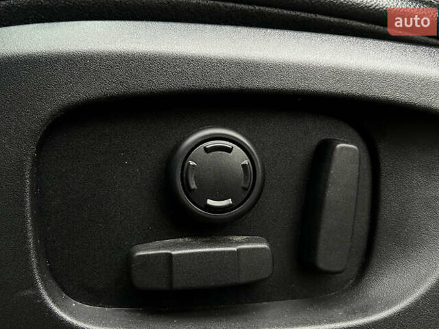 Черный Ленд Ровер Discovery Sport, объемом двигателя 2 л и пробегом 111 тыс. км за 20300 $, фото 16 на Automoto.ua