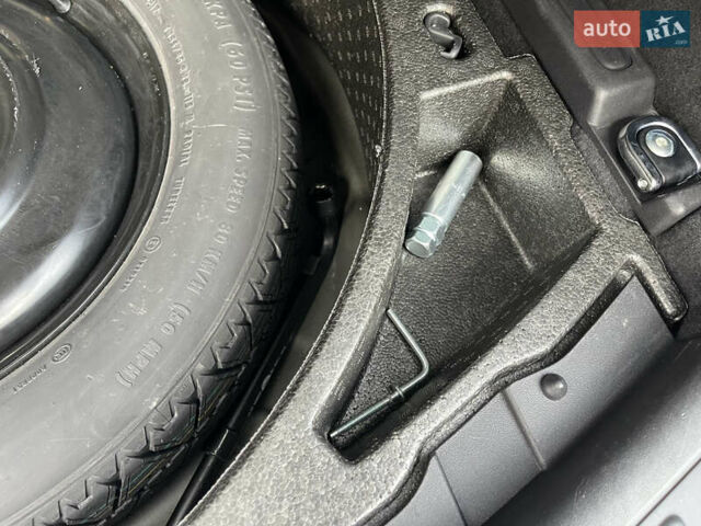 Черный Ленд Ровер Discovery Sport, объемом двигателя 2 л и пробегом 107 тыс. км за 22500 $, фото 44 на Automoto.ua
