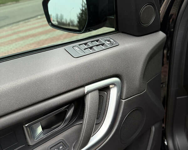 Черный Ленд Ровер Discovery Sport, объемом двигателя 2 л и пробегом 192 тыс. км за 18200 $, фото 12 на Automoto.ua