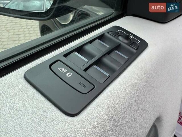 Чорний Ленд Ровер Discovery Sport, об'ємом двигуна 2 л та пробігом 189 тис. км за 17999 $, фото 9 на Automoto.ua