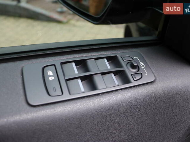 Черный Ленд Ровер Discovery Sport, объемом двигателя 2 л и пробегом 92 тыс. км за 20900 $, фото 13 на Automoto.ua