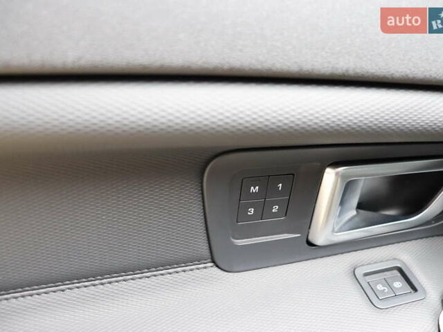 Черный Ленд Ровер Discovery Sport, объемом двигателя 2 л и пробегом 92 тыс. км за 20900 $, фото 12 на Automoto.ua