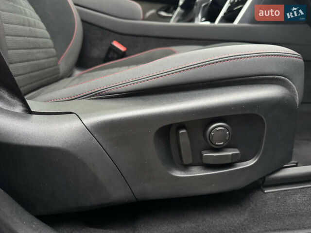 Черный Ленд Ровер Discovery Sport, объемом двигателя 2 л и пробегом 65 тыс. км за 26999 $, фото 14 на Automoto.ua