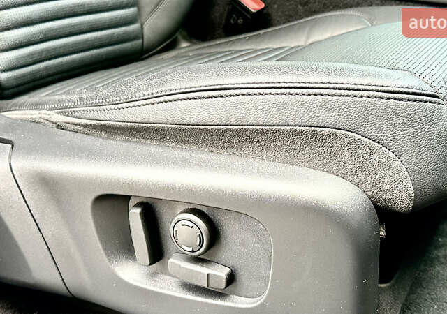 Черный Ленд Ровер Discovery Sport, объемом двигателя 2 л и пробегом 46 тыс. км за 33500 $, фото 38 на Automoto.ua