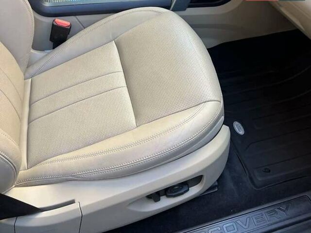 Черный Ленд Ровер Discovery Sport, объемом двигателя 2 л и пробегом 81 тыс. км за 22900 $, фото 5 на Automoto.ua