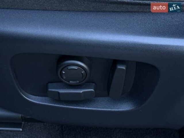 Черный Ленд Ровер Discovery Sport, объемом двигателя 2 л и пробегом 156 тыс. км за 20799 $, фото 39 на Automoto.ua