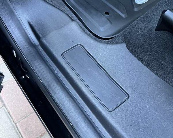 Чорний Ленд Ровер Discovery Sport, об'ємом двигуна 2 л та пробігом 76 тис. км за 37000 $, фото 26 на Automoto.ua