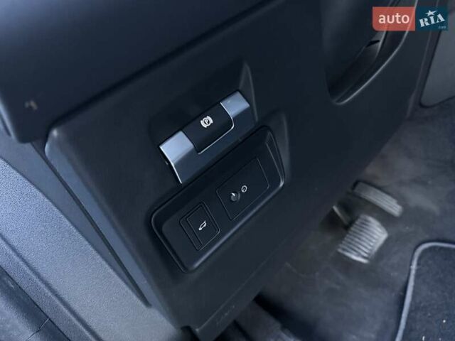 Черный Ленд Ровер Discovery Sport, объемом двигателя 2 л и пробегом 156 тыс. км за 20799 $, фото 40 на Automoto.ua