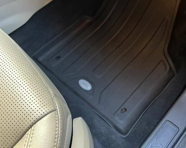 Черный Ленд Ровер Discovery Sport, объемом двигателя 2 л и пробегом 81 тыс. км за 22900 $, фото 6 на Automoto.ua