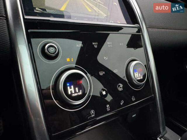 Черный Ленд Ровер Discovery Sport, объемом двигателя 2 л и пробегом 65 тыс. км за 26999 $, фото 21 на Automoto.ua