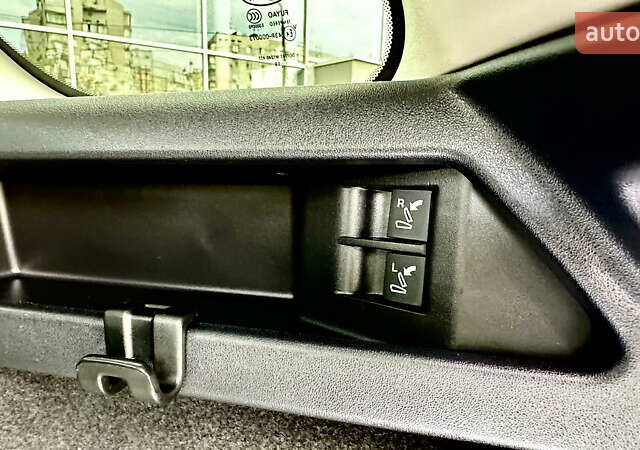 Черный Ленд Ровер Discovery Sport, объемом двигателя 2 л и пробегом 46 тыс. км за 33500 $, фото 55 на Automoto.ua