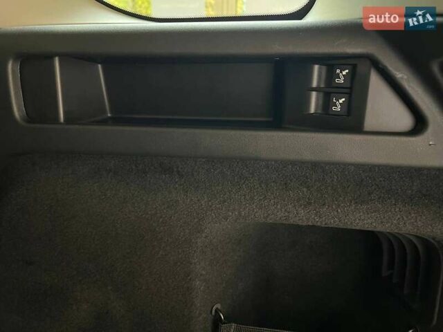 Черный Ленд Ровер Discovery Sport, объемом двигателя 2 л и пробегом 15 тыс. км за 33000 $, фото 39 на Automoto.ua