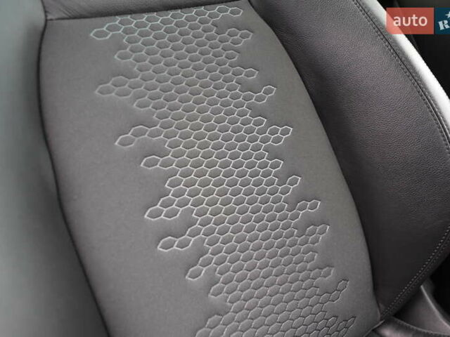 Черный Ленд Ровер Discovery Sport, объемом двигателя 2 л и пробегом 142 тыс. км за 23899 $, фото 146 на Automoto.ua