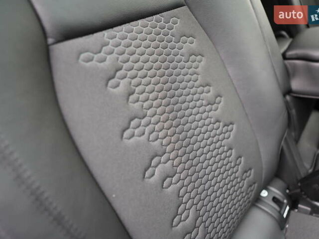 Черный Ленд Ровер Discovery Sport, объемом двигателя 2 л и пробегом 142 тыс. км за 23899 $, фото 164 на Automoto.ua