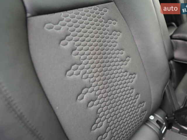 Черный Ленд Ровер Discovery Sport, объемом двигателя 2 л и пробегом 142 тыс. км за 23899 $, фото 161 на Automoto.ua