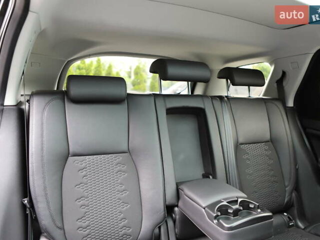 Черный Ленд Ровер Discovery Sport, объемом двигателя 2 л и пробегом 142 тыс. км за 23899 $, фото 166 на Automoto.ua