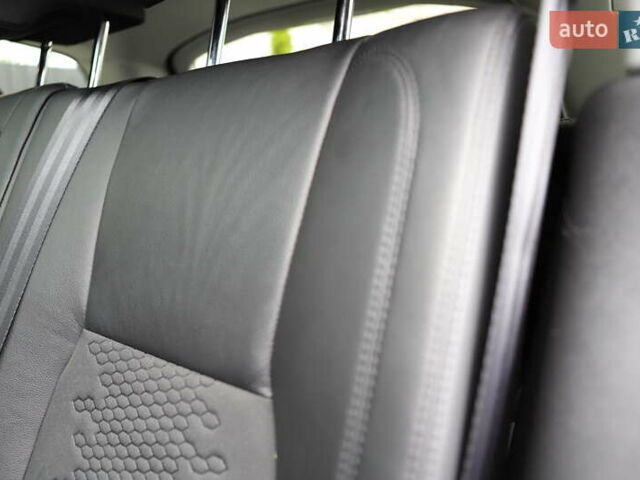 Черный Ленд Ровер Discovery Sport, объемом двигателя 2 л и пробегом 142 тыс. км за 23899 $, фото 132 на Automoto.ua