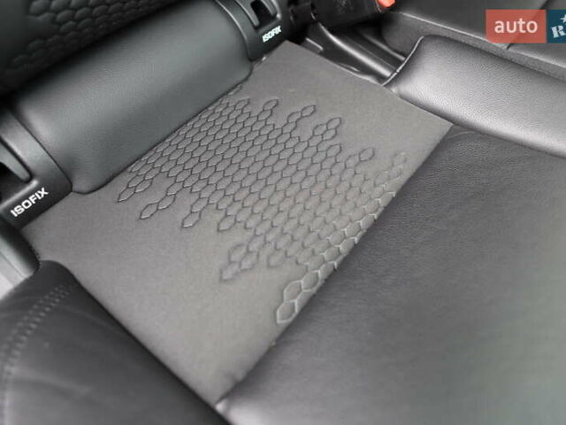 Черный Ленд Ровер Discovery Sport, объемом двигателя 2 л и пробегом 142 тыс. км за 23899 $, фото 160 на Automoto.ua