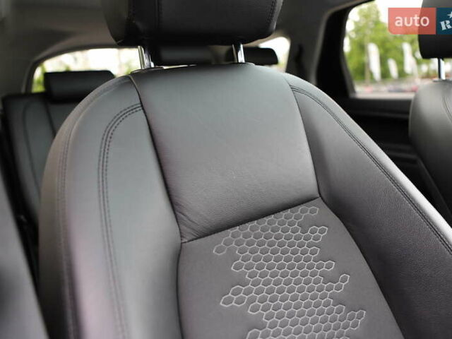 Черный Ленд Ровер Discovery Sport, объемом двигателя 2 л и пробегом 142 тыс. км за 23899 $, фото 137 на Automoto.ua