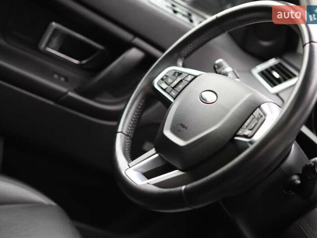 Черный Ленд Ровер Discovery Sport, объемом двигателя 2 л и пробегом 142 тыс. км за 23899 $, фото 143 на Automoto.ua