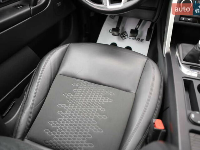 Черный Ленд Ровер Discovery Sport, объемом двигателя 2 л и пробегом 142 тыс. км за 23899 $, фото 127 на Automoto.ua