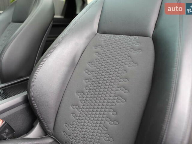 Черный Ленд Ровер Discovery Sport, объемом двигателя 2 л и пробегом 142 тыс. км за 23899 $, фото 113 на Automoto.ua