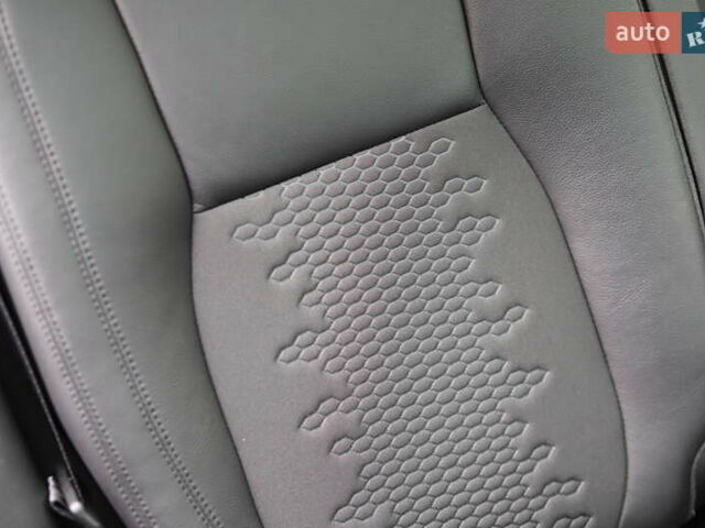 Черный Ленд Ровер Discovery Sport, объемом двигателя 2 л и пробегом 142 тыс. км за 23899 $, фото 168 на Automoto.ua