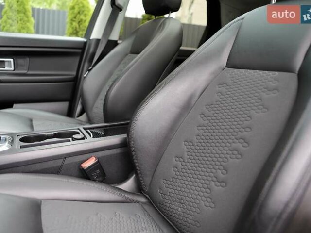 Черный Ленд Ровер Discovery Sport, объемом двигателя 2 л и пробегом 142 тыс. км за 23899 $, фото 112 на Automoto.ua