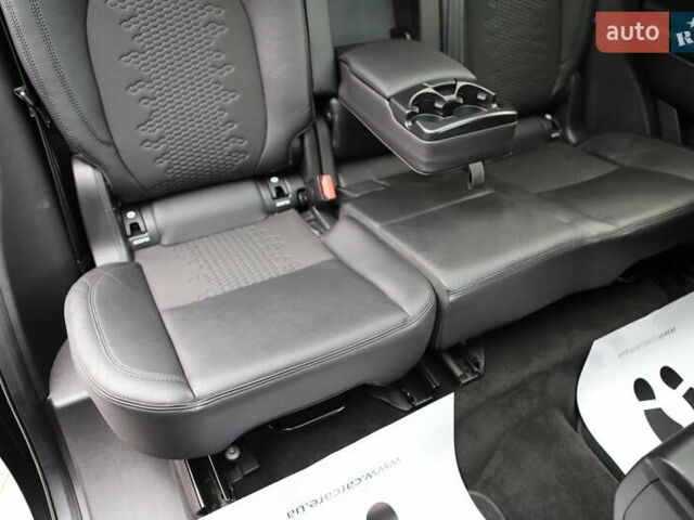 Черный Ленд Ровер Discovery Sport, объемом двигателя 2 л и пробегом 142 тыс. км за 23899 $, фото 165 на Automoto.ua