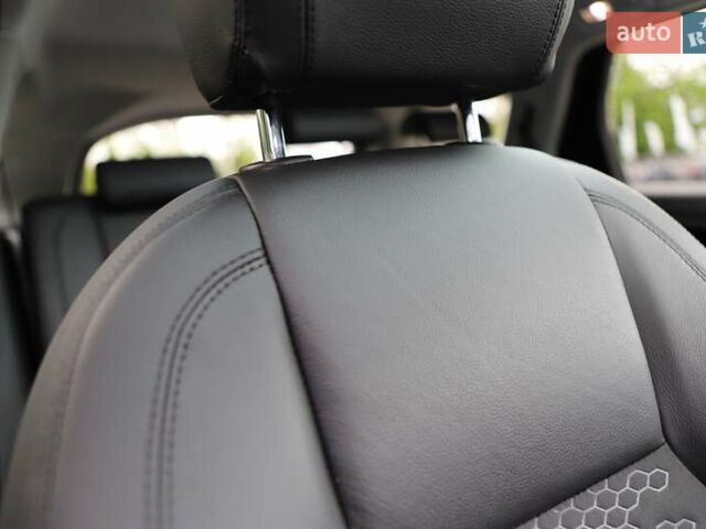 Черный Ленд Ровер Discovery Sport, объемом двигателя 2 л и пробегом 142 тыс. км за 23899 $, фото 140 на Automoto.ua