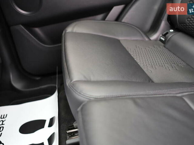 Черный Ленд Ровер Discovery Sport, объемом двигателя 2 л и пробегом 142 тыс. км за 23899 $, фото 133 на Automoto.ua