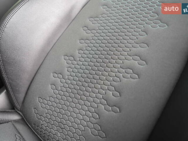 Черный Ленд Ровер Discovery Sport, объемом двигателя 2 л и пробегом 142 тыс. км за 23899 $, фото 115 на Automoto.ua