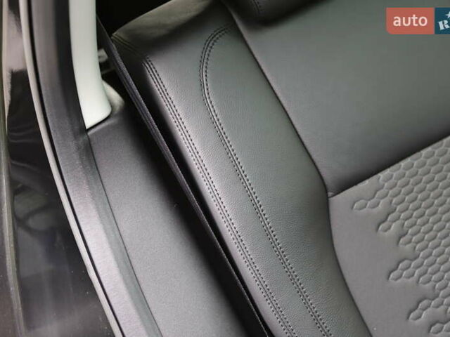 Черный Ленд Ровер Discovery Sport, объемом двигателя 2 л и пробегом 142 тыс. км за 23899 $, фото 167 на Automoto.ua