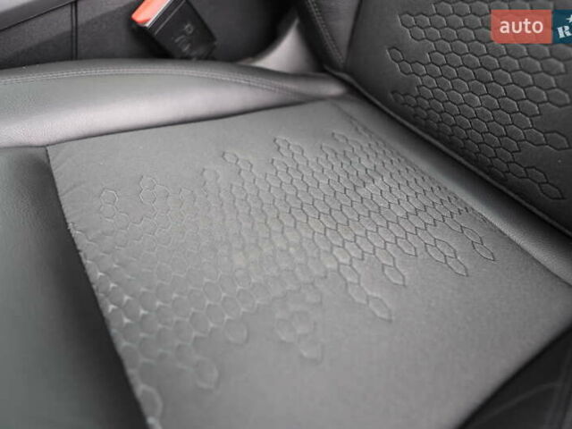 Черный Ленд Ровер Discovery Sport, объемом двигателя 2 л и пробегом 142 тыс. км за 23899 $, фото 114 на Automoto.ua