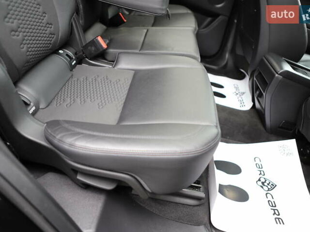 Черный Ленд Ровер Discovery Sport, объемом двигателя 2 л и пробегом 142 тыс. км за 23899 $, фото 163 на Automoto.ua