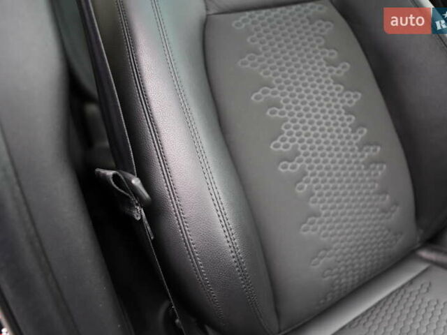 Черный Ленд Ровер Discovery Sport, объемом двигателя 2 л и пробегом 142 тыс. км за 23899 $, фото 138 на Automoto.ua