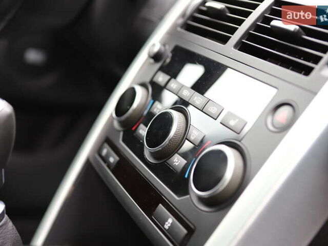 Черный Ленд Ровер Discovery Sport, объемом двигателя 2 л и пробегом 142 тыс. км за 23899 $, фото 142 на Automoto.ua