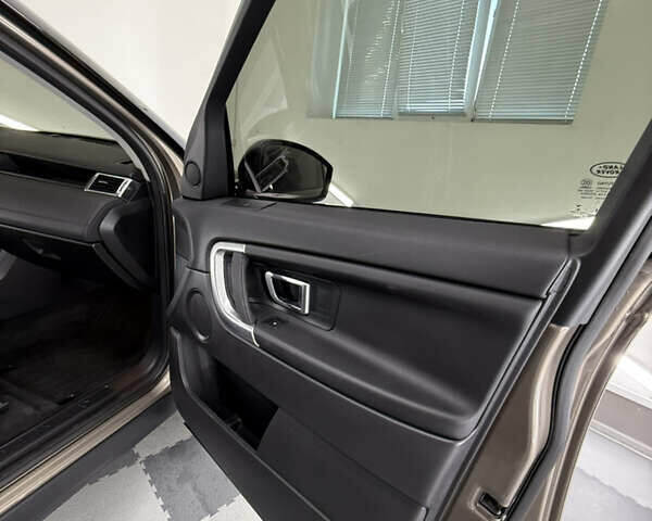 Коричневий Ленд Ровер Discovery Sport, об'ємом двигуна 2 л та пробігом 123 тис. км за 19599 $, фото 27 на Automoto.ua