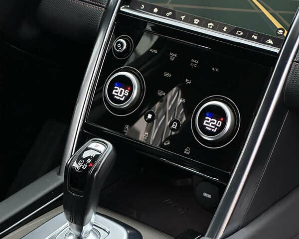 Красный Ленд Ровер Discovery Sport, объемом двигателя 2 л и пробегом 69 тыс. км за 39500 $, фото 21 на Automoto.ua