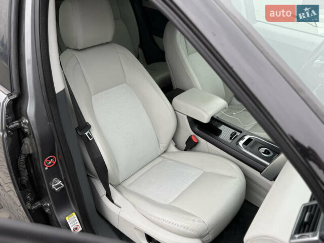 Серый Ленд Ровер Discovery Sport, объемом двигателя 2 л и пробегом 188 тыс. км за 14499 $, фото 10 на Automoto.ua