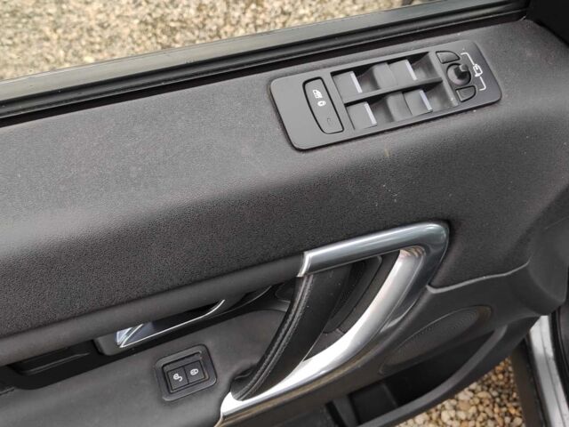 Сірий Ленд Ровер Discovery Sport, об'ємом двигуна 2 л та пробігом 163 тис. км за 22600 $, фото 17 на Automoto.ua