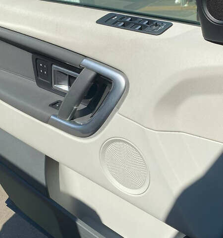 Серый Ленд Ровер Discovery Sport, объемом двигателя 2 л и пробегом 170 тыс. км за 12800 $, фото 6 на Automoto.ua